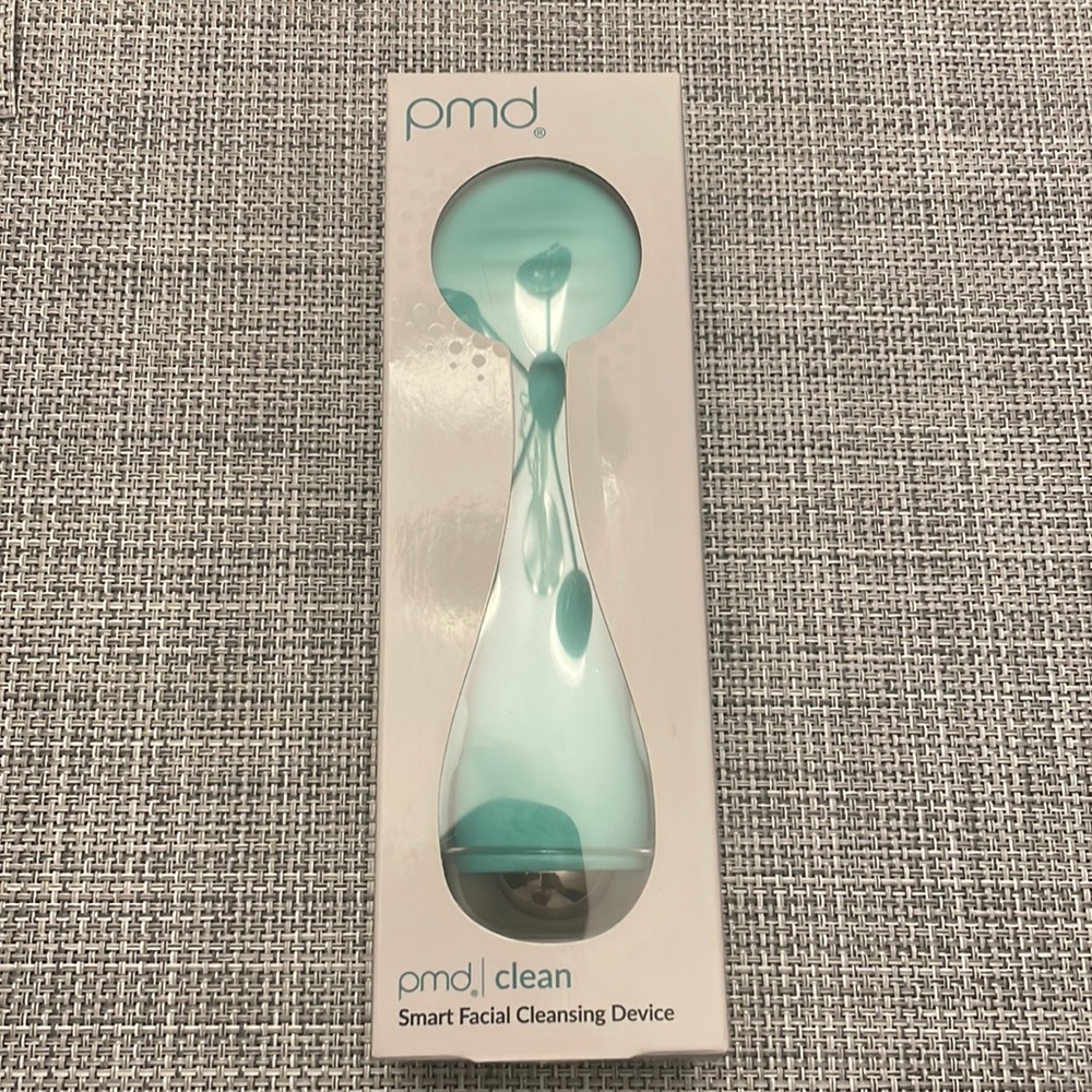 PMD clean smart facial cleansing device